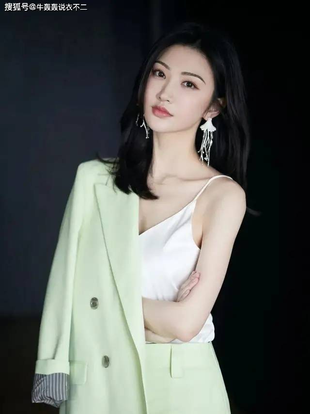 中性|夏天也能穿的小外套，绝对时髦又实穿，搭配好了还能为你形象加分
