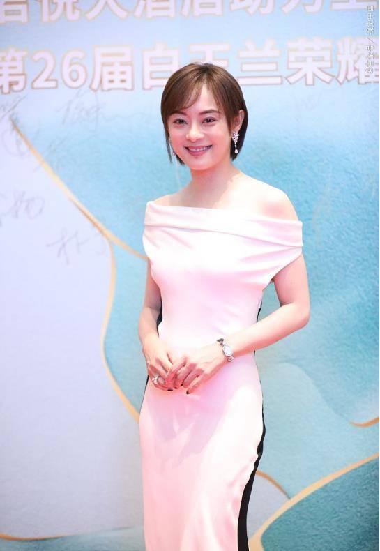 魅力|孙俪“娘娘”范十足，穿紧身裙举止端庄，造型时髦气质更高级了