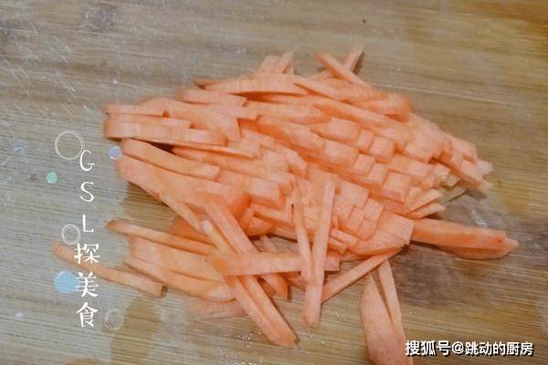 做法|胡萝卜和山药还能这样吃,松软香甜,做成早餐,孩子一次吃三个