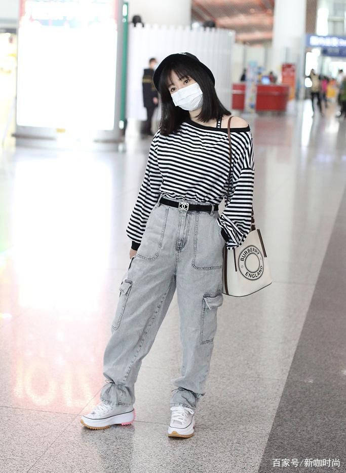 制造|柳岩的“酷girl”造型真时髦，露肩上衣搭工装牛仔，活力似少女