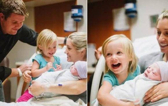 因为|妈妈产房生二胎，4岁大宝产房外等待，说的话让人感动又心疼