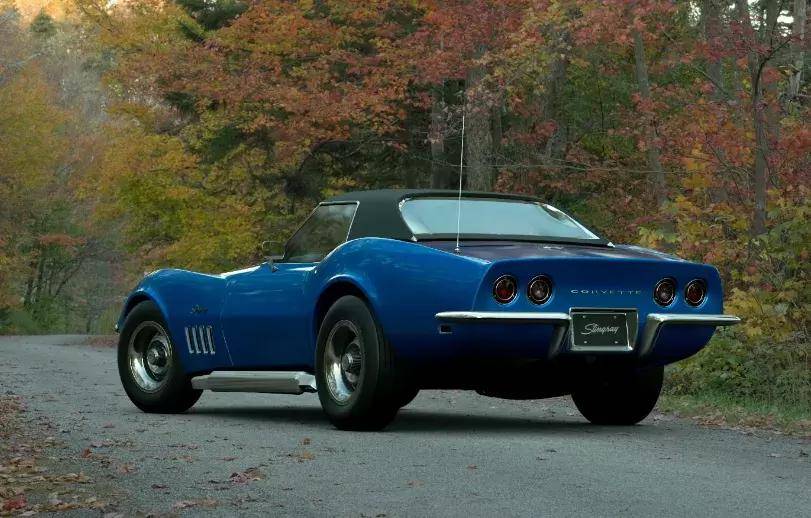 开一辆1973款科尔维特c3身体受虐灵魂愉悦