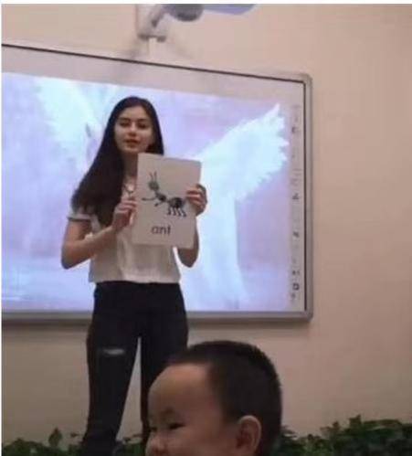 因为|加拿大美女在中国当幼教，因长太美走爆红，网友：想送孩子去她班