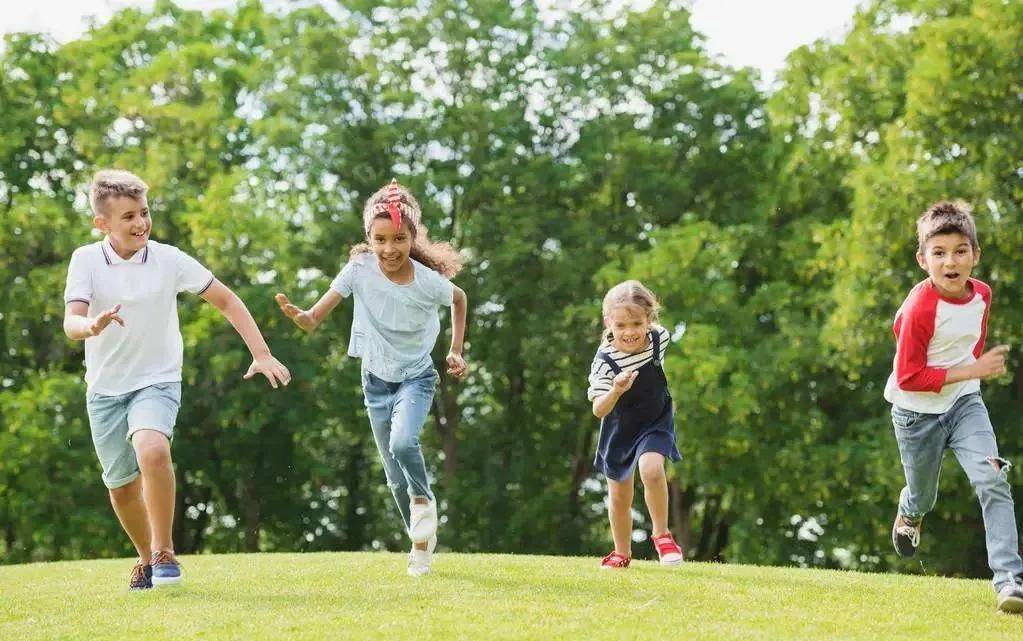 儿童疯跑,好动,其实是大脑在"求救"!父母千万不可大意!_孩子