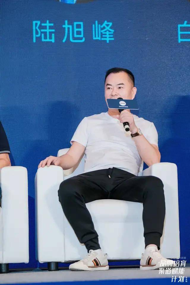 常州市照明电器协会会长,常州罗浮宫灯饰董事长 陆旭峰陆旭峰:"西主