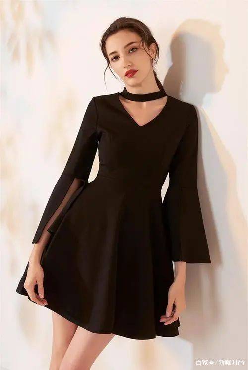 黑色|金铭微胖也很美，穿黑色流苏裙小细腿抢镜，发型却无力吐槽
