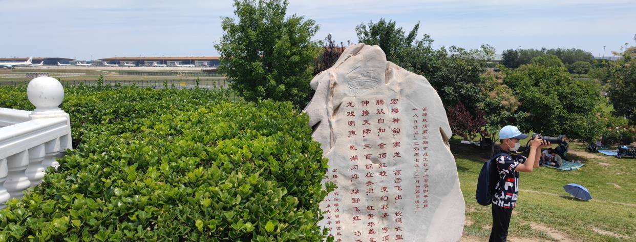 小区|值百万元宝宝在小区里面玩，大伙儿都围过来看