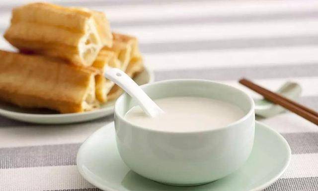 原则|张文宏提出孩子早餐“两不原则”,父母别糊弄,帮助孩子身高发育