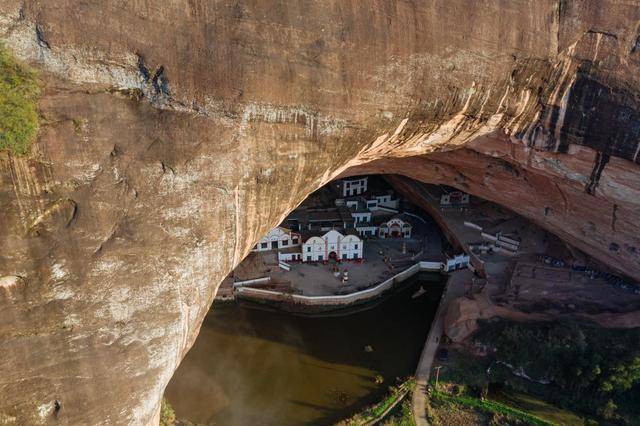 郴州有一个神奇的县,什么建筑都喜欢建在山洞里_永兴