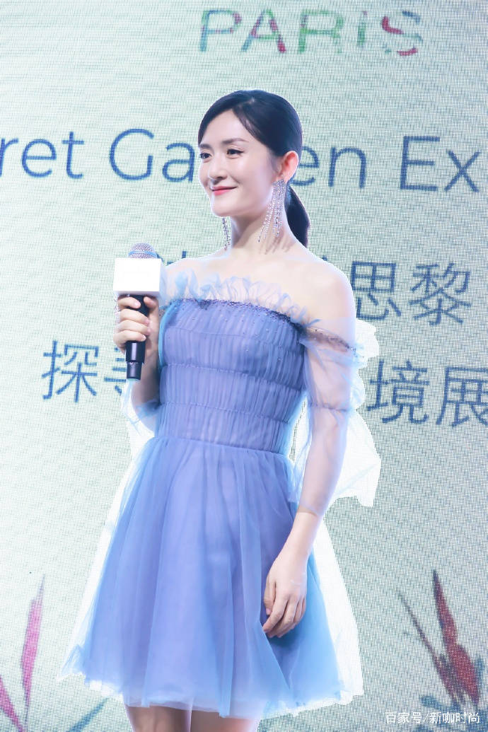 身材|38岁谢娜终于穿对了，黑西装配白内搭，比何炅还显瘦