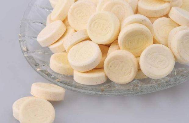 桃子|女儿爱吃零食,妈妈给“牛奶片”以为安全,结果让妈妈后悔不已