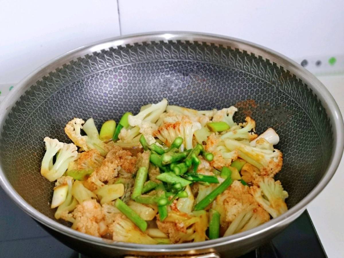 北极|家常干锅花菜，简单好操作，鲜美又下饭，给肉都不换