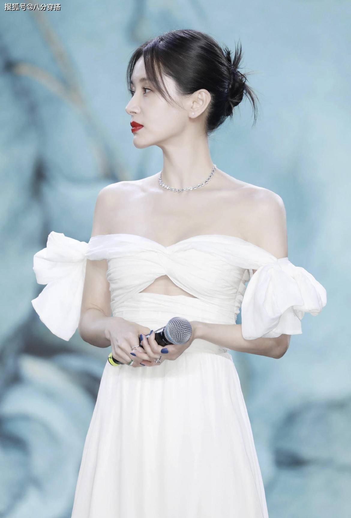 显高|159cm王子文太懂显高穿搭,白色连衣裙配宽腰带,高级显瘦有气场