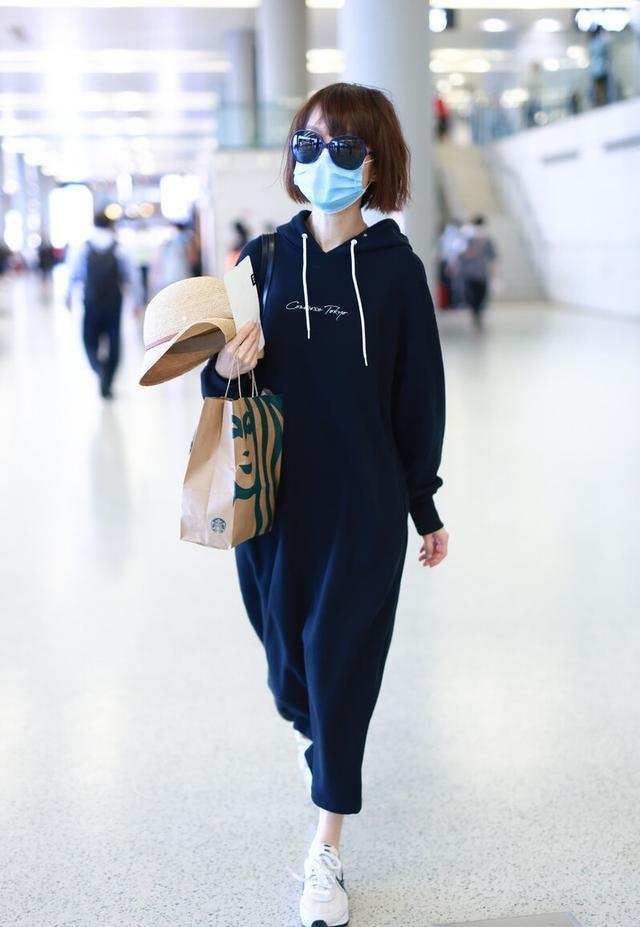 身材|鲁豫“增肥”有妙招，连体衣加穿毛衣撑起瘦弱身材，意外时髦高级