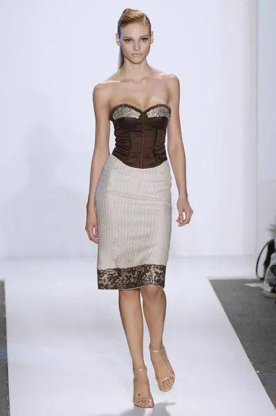 Obama|爱玩芭比娃娃的华裔设计师，入行三年就征服了奥巴马夫人