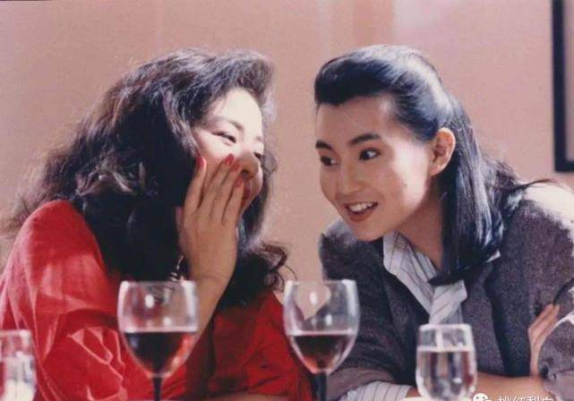 好身材|刚谈恋爱就敢收十几万的项链,亦舒女郎都拜金?
