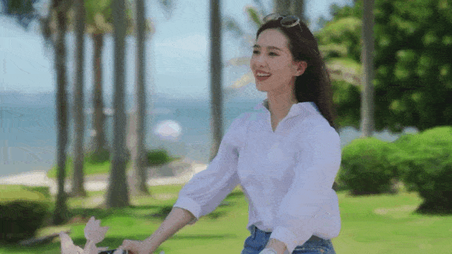 长发|刘诗诗简直是白衬衫女神，简单搭配就很美，网友：美貌颜值大暴击