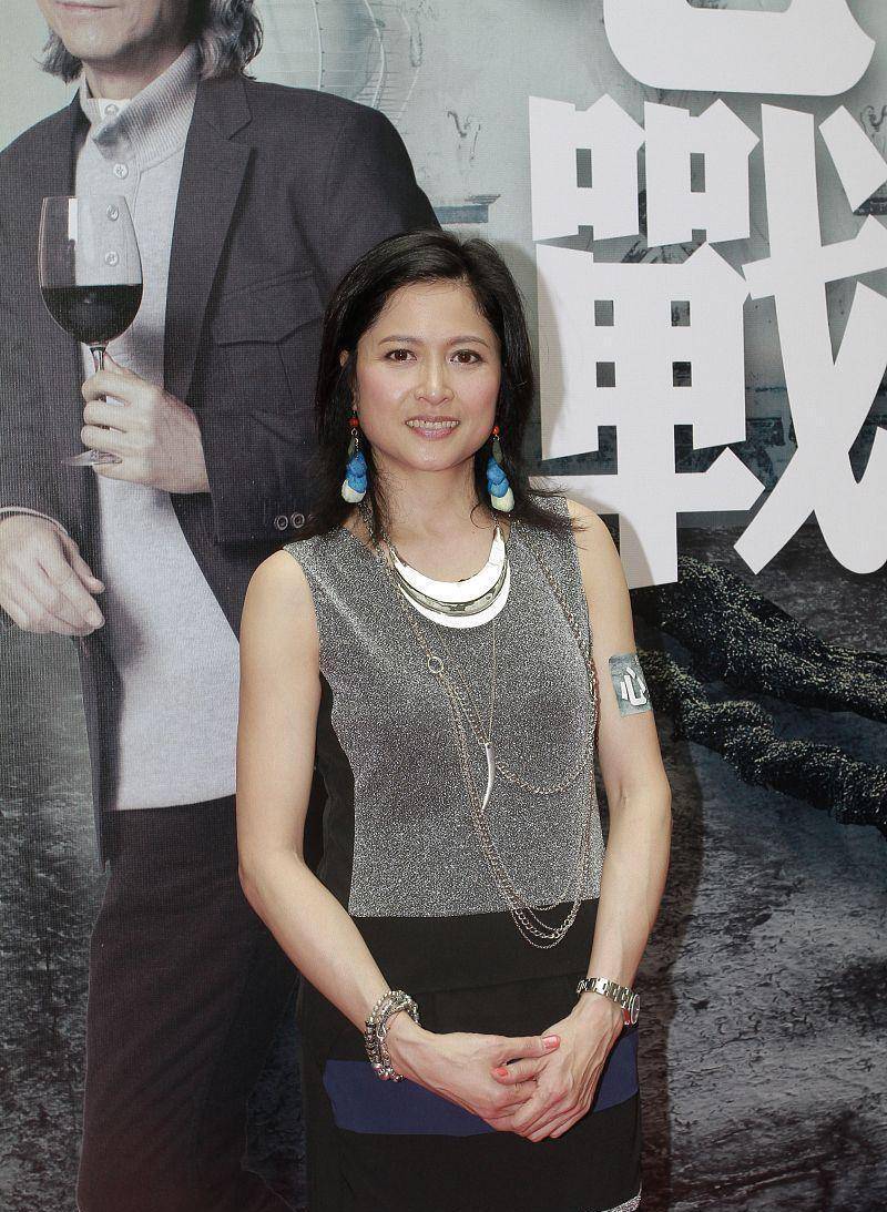 脸颊|邵美琪年龄隐藏得好，脸颊肉嘟嘟配浓密黑发，不比小姑娘差啥