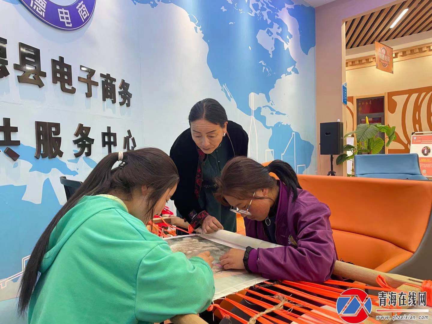 尖扎县|同德非遗传承人兰措卓玛：传统青绣+电商，尽显“绣花功夫”