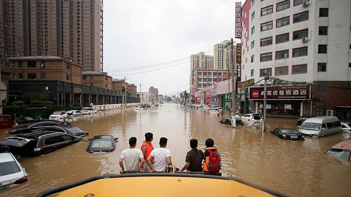 原创嘲讽郑州灾区人民还亲日此人竟是清华优秀校友遭解雇还有网友求情