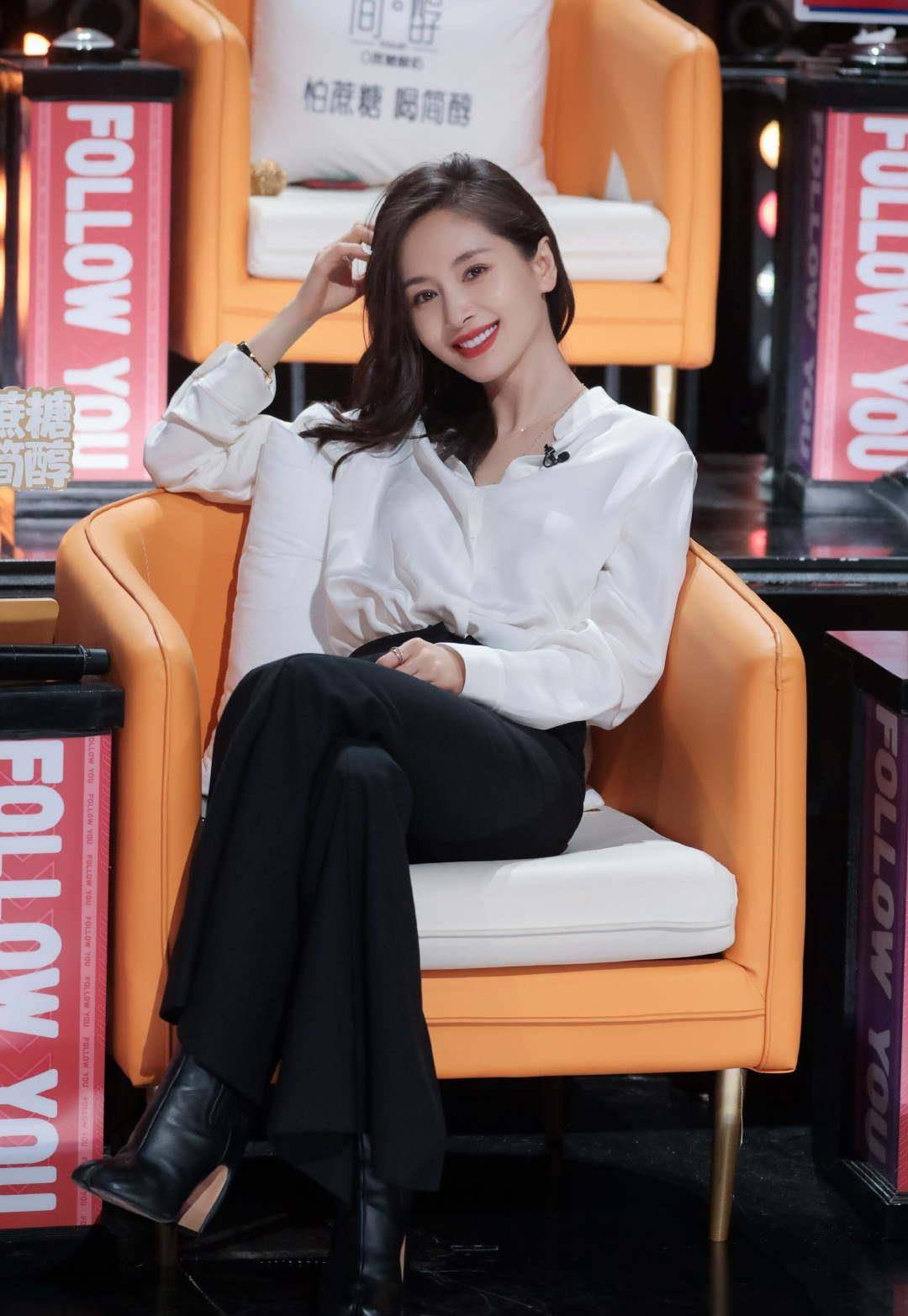 细节|王子文恋爱后更会打扮，简单白衬衫都穿得这么时髦，令人羡慕