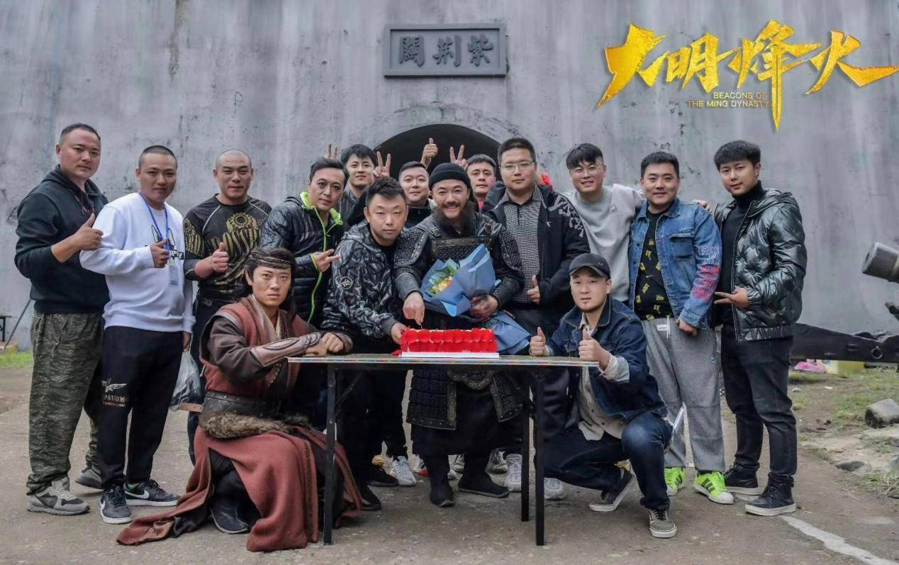 横店|获奖电影《大明烽火》全体主创在横店出席开机仪式