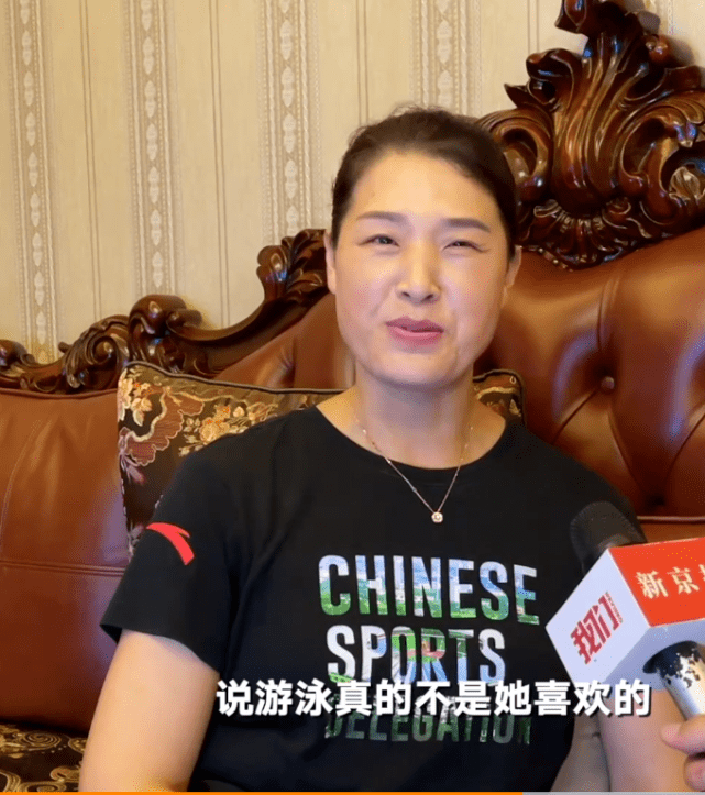 张雨霏200蝶夺金,母亲落泪:这两年她对200蝶很恐惧,19年差点退役