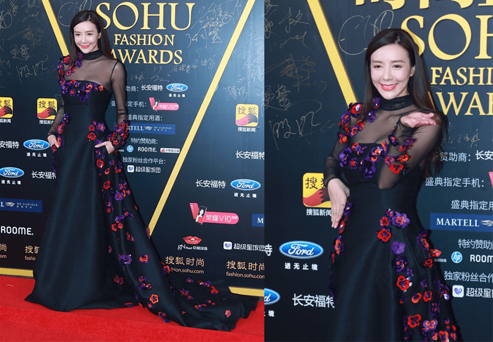 视觉|周韦彤这裙子有点独特，看着挺 像＂蚊帐＂，但与马丁靴还挺配的