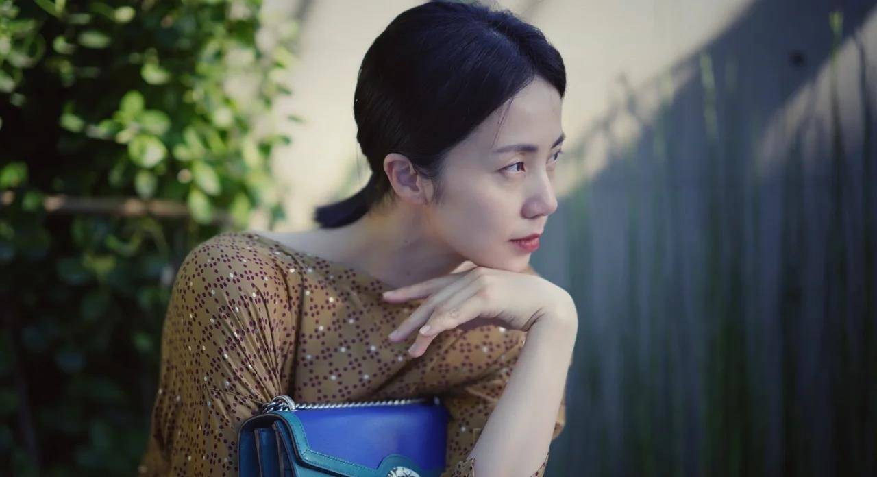 女孩子|藏身黄磊身后二十年的孙莉出来了！穿韩版裙子略显年轻，气质依旧