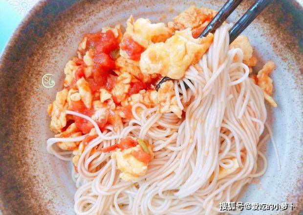 汤汁|打工人必备的早餐面条，10分钟就搞定，汤汁浓郁，营养解馋