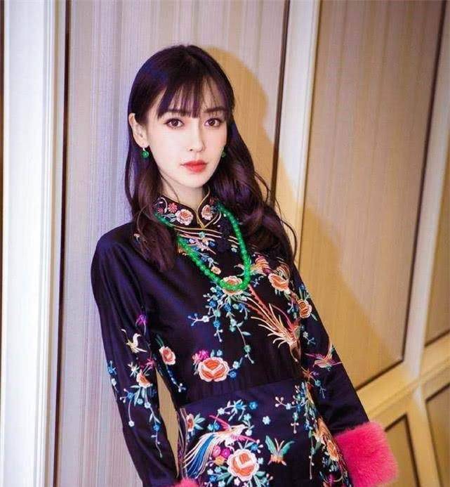 形象|杨幂穿旗袍，杨颖穿旗袍，鞠婧祎穿旗袍，看到杨紫：惊艳到需要戴呼吸机！