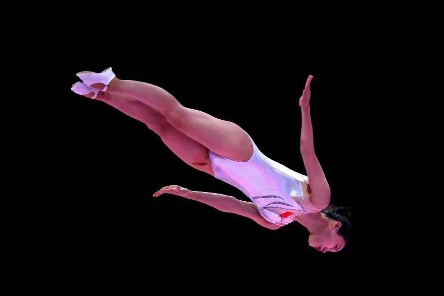 蹦床女神冲金中日对阵网上决战何雯娜加油