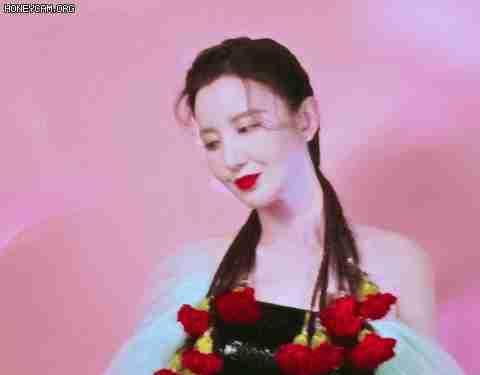 蝴蝶|39岁张萌放大招,穿蝴蝶仙女裙现身,根本看不出年纪
