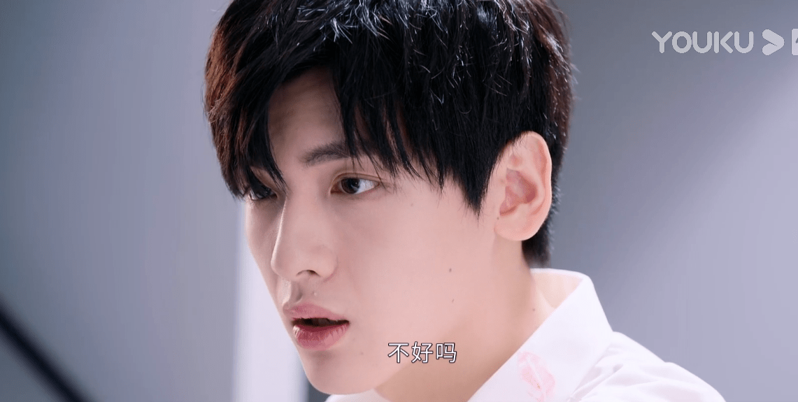 张凌赫|连cos都不如,现在修仙都这么穷吗?让你脱俗不是让你入俗呀