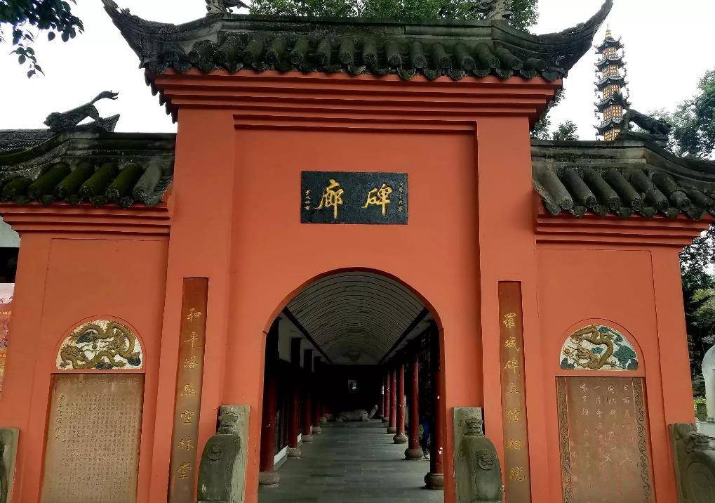 玄奘法师曾在成都受戒,之后还在此生活过五年,受戒寺院就位于十几公里