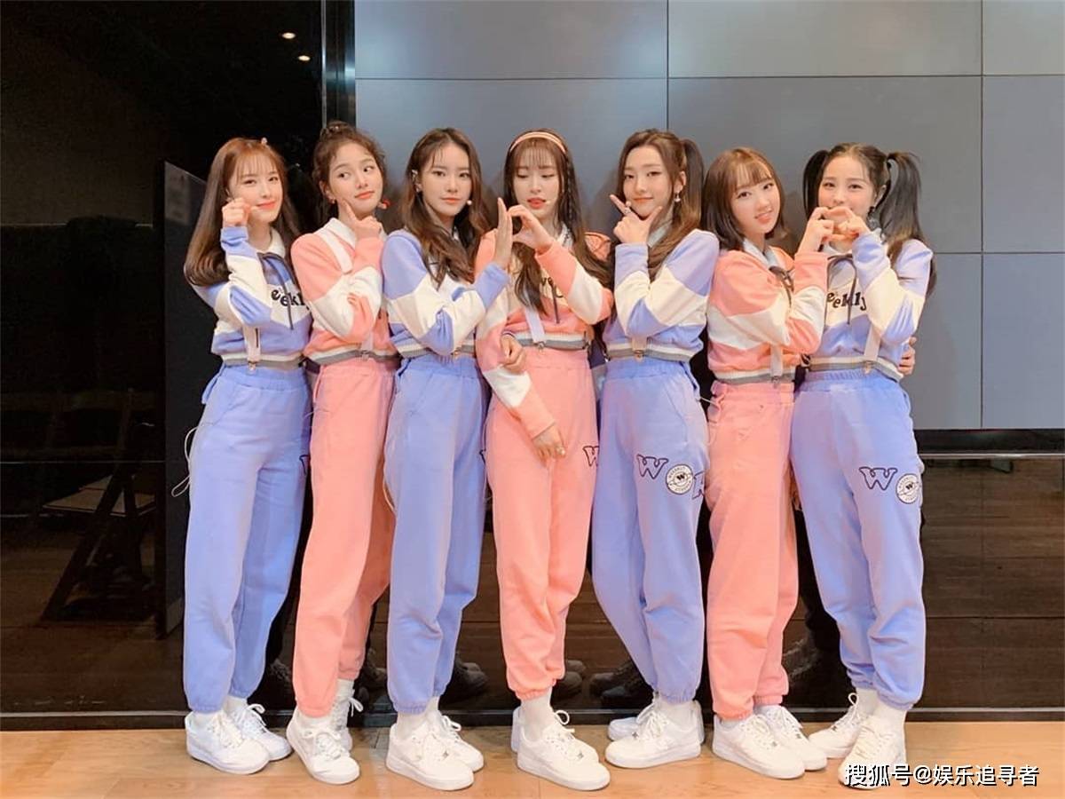 weekly在去年的无数颁奖典礼上横扫"年度最佳新人"奖,也确认将在八月