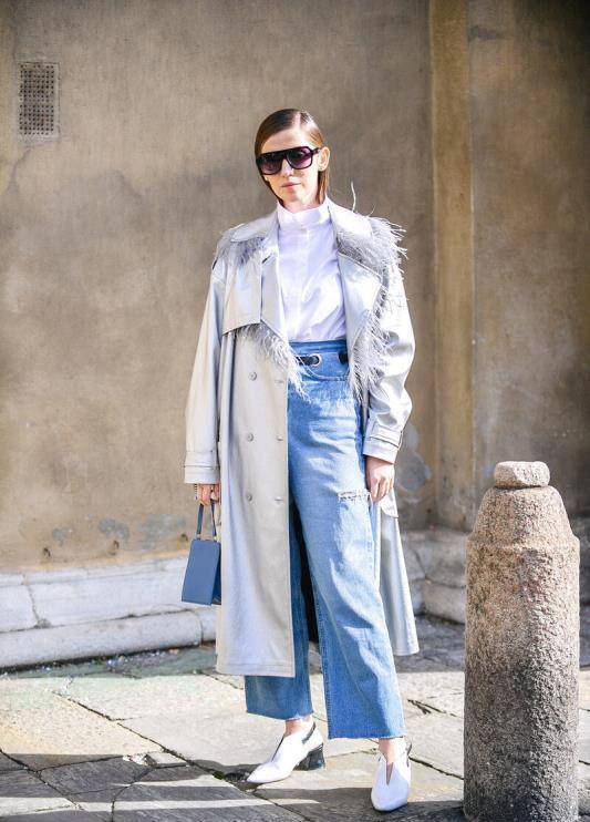 浅色|秋季别只穿牛仔外套了，这件“浅色风衣”才高级，尽显御姐范