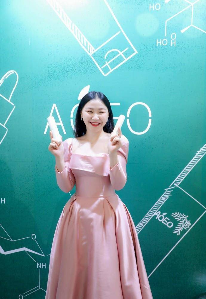 身材|金靖穿公主裙5秒摆10个pose真厉害，果然是“宝藏女孩”