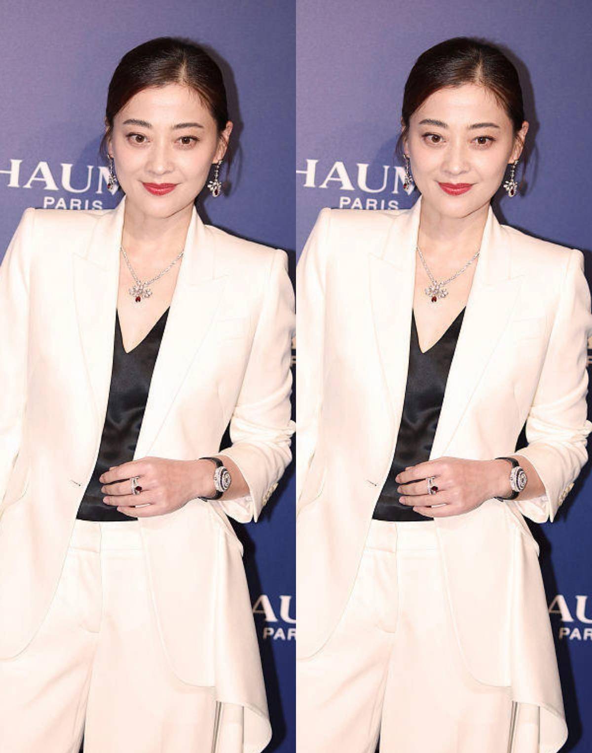 黑色|自然老去的女人也挺漂亮，梅婷虽然笑起来有皱纹，但状态很自然