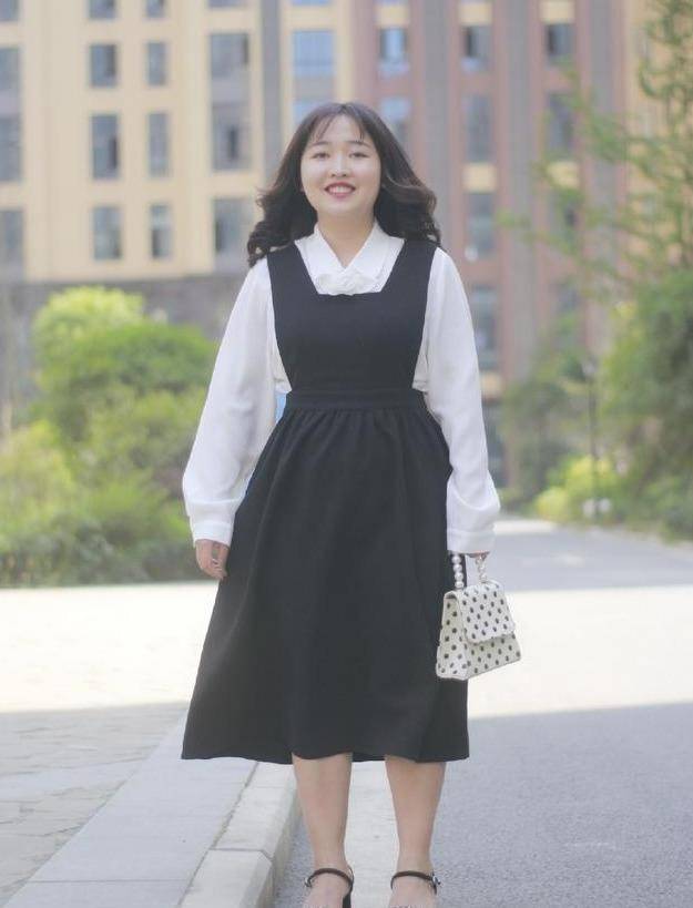 黑色|身高147cm,体重105斤,她却凭借好衣品成时尚博主