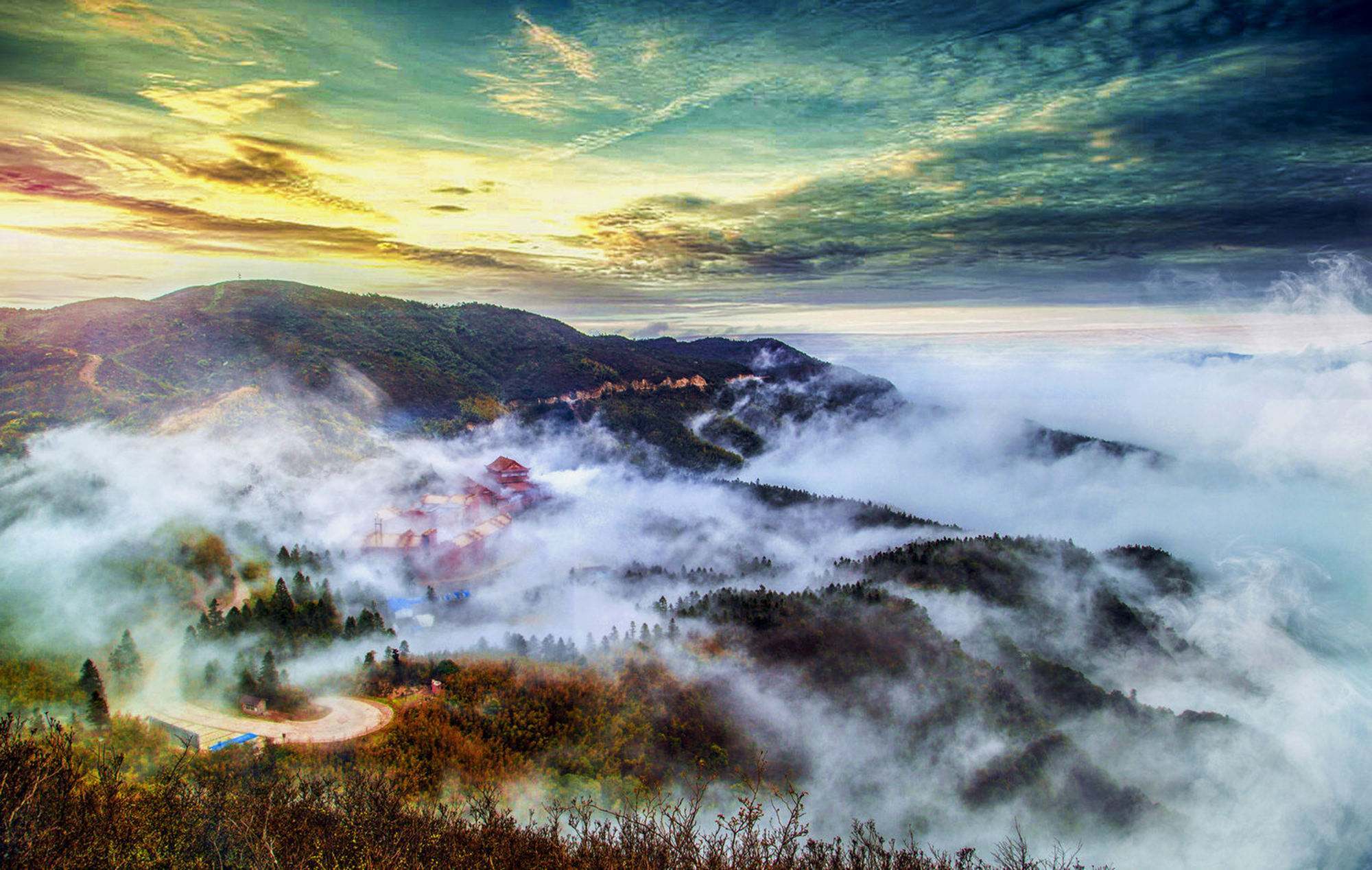 湖南最美赏花地,拥有国内最大野生杜鹃花基地,号称岭北生态画卷_明山