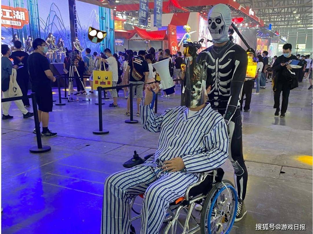 二次元|怀孕7月也要逛CJ！准妈妈还COS了洛天依，二次元从胎教开始？