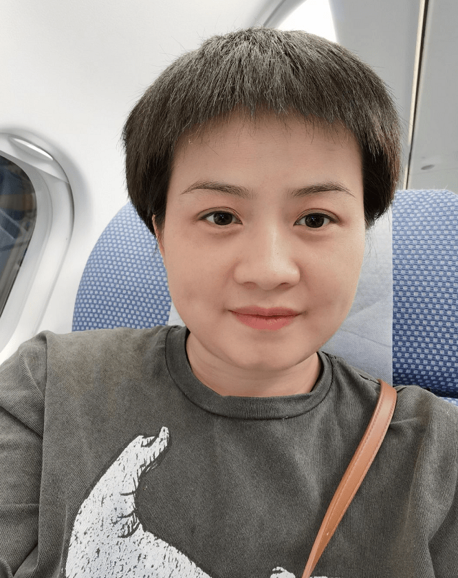 服装|岳云鹏的妻子一点不做作，就算是明星的老婆，私下也穿的很普通