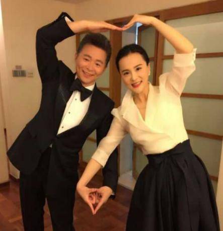 曾是"国家一级演员",娶小10岁娇妻育有一女,今48岁成人生赢家_王宏伟