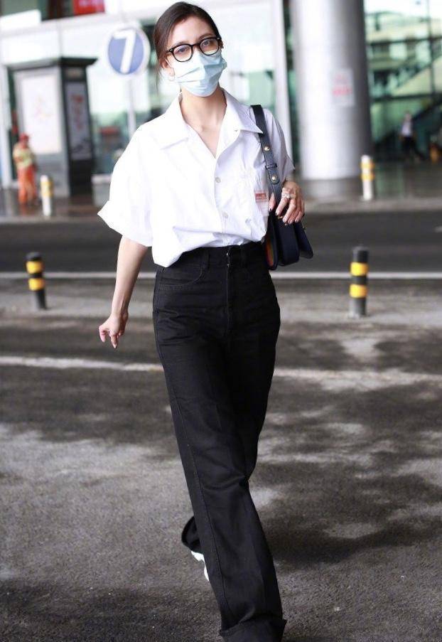 进行|韩雪气质无敌了，抱一篮子菜都透着高级感，白衬衫+蓝裤子太加分