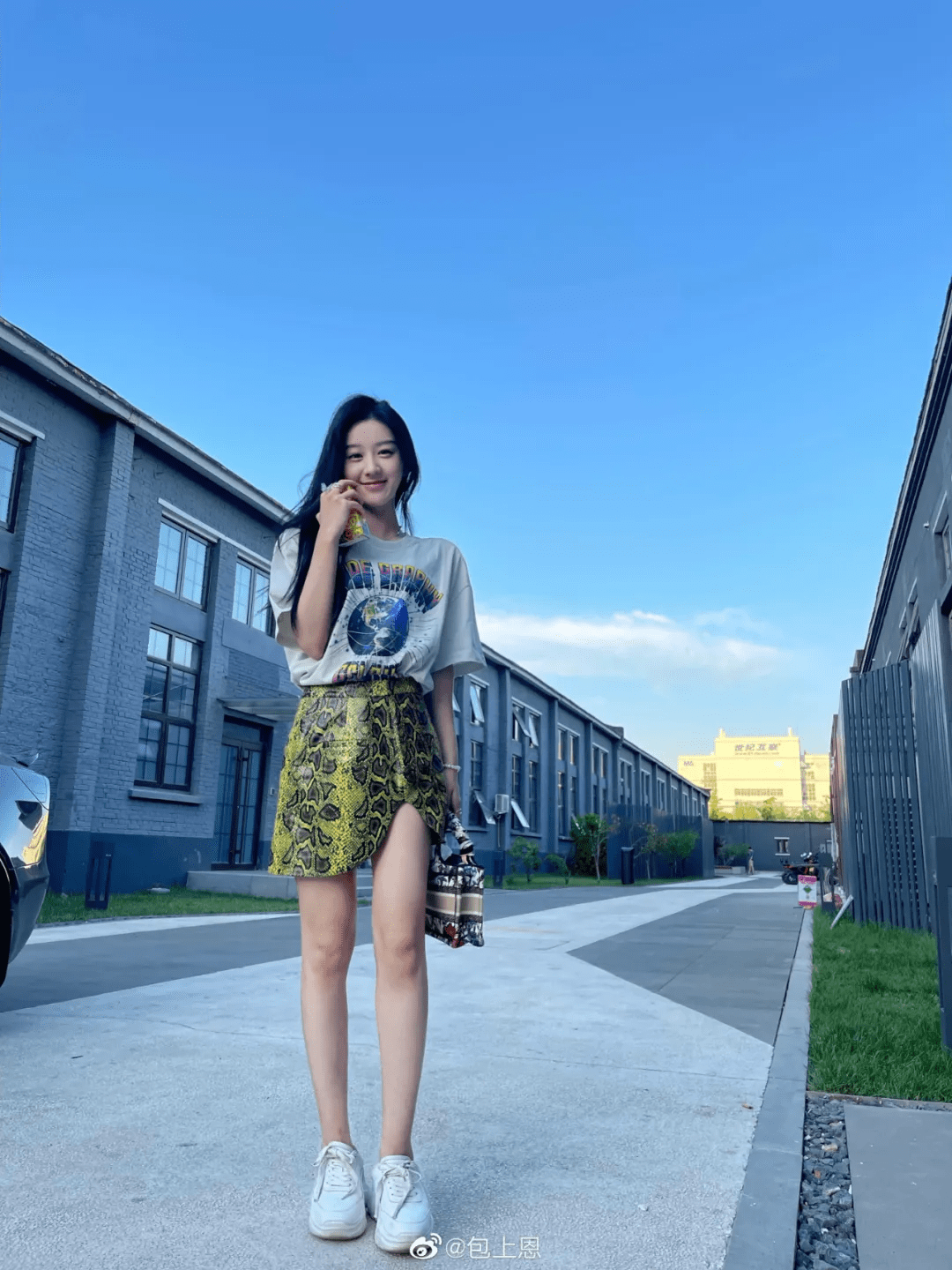 姐妹|1件T恤搞定6种风格！今年夏天这样穿时髦炸了