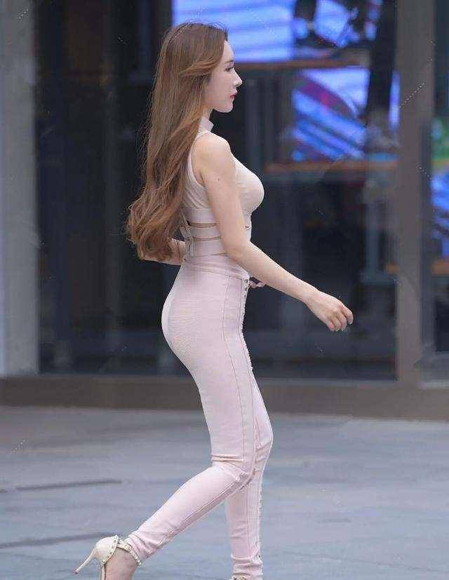 才是真|蜂腰细腿的打底裤美女，层次感特别强，令人心醉