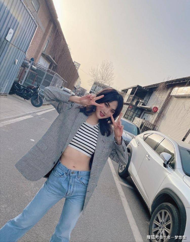 进行|华为总裁任正非小女儿进军演艺圈！身穿西装又飒又A，有点起范了