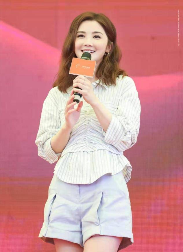 显得|Twins二十周年庆，阿Sa卷毛少女感爆棚，阿娇发福像妈妈辈