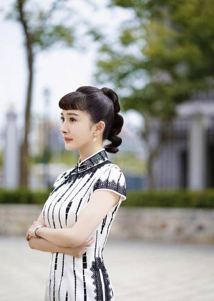 身材|谁说旗袍只是妈妈的专属?当改良旗袍走向街头新潮流,尽显东方美